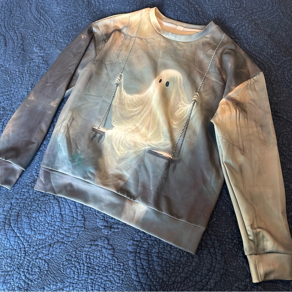 3 Items 15$! Medium Women’s Ghost Sweatshirt